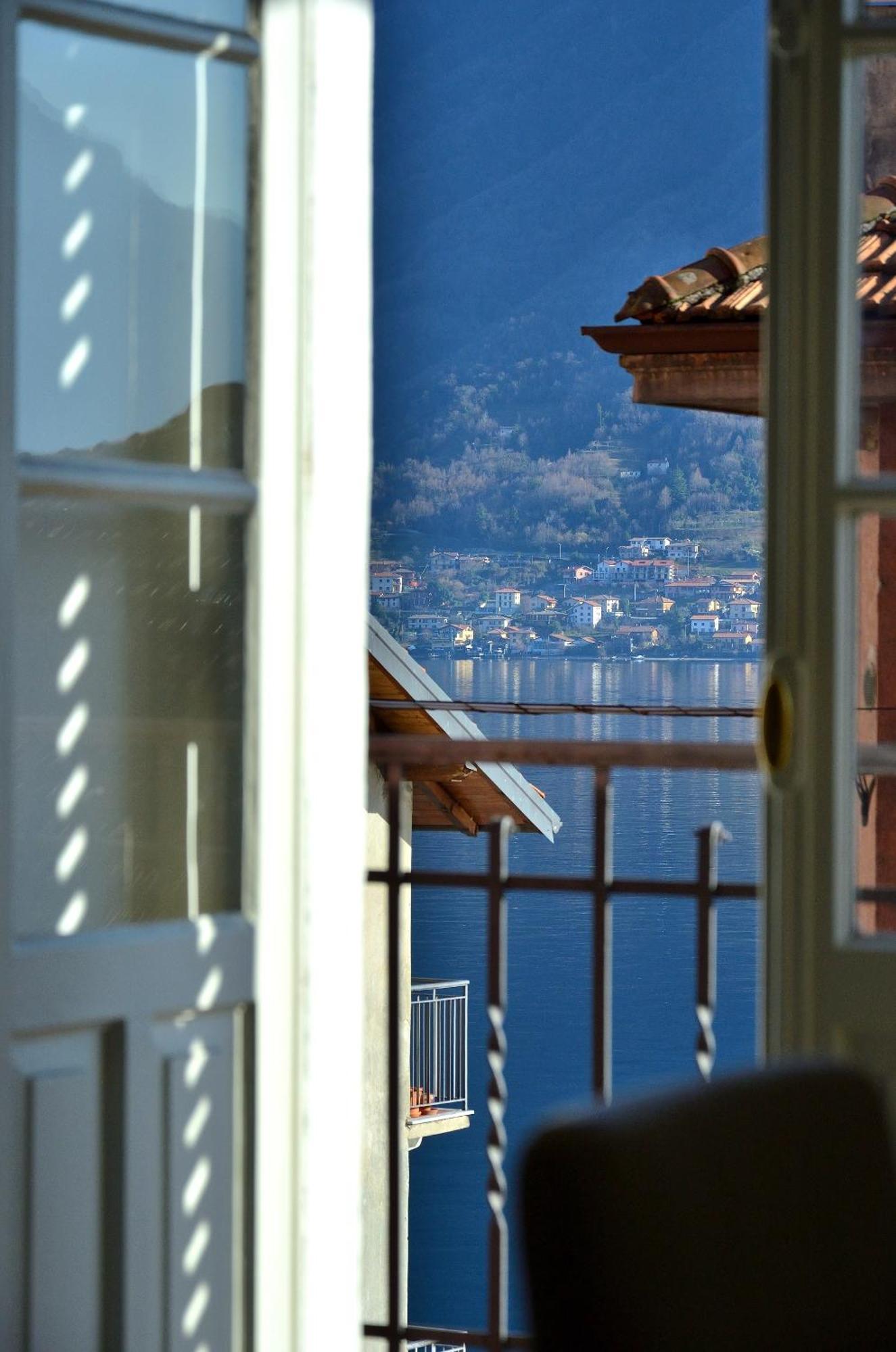 The Romantic Village House - Apartments With Lake View Colonno Ngoại thất bức ảnh
